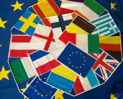 Festone composto da 18 Bandiere di paesi europei