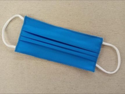 MASCHERINA CELESTE IN COTONE DOPPIO STRATO E POLIESTERE - APRIBILE - NON MEDICA - NON DPI