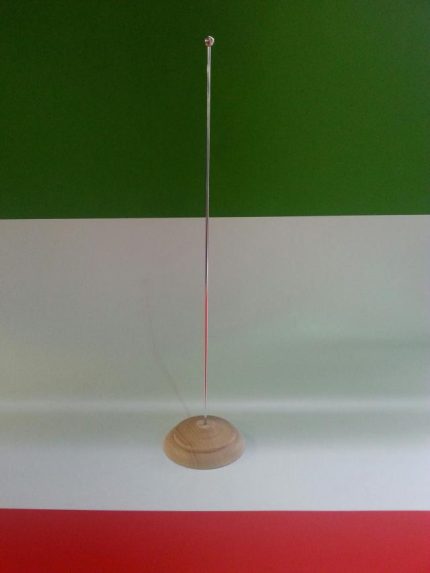 Completo da tavolo in metallo e legno per una bandierina
