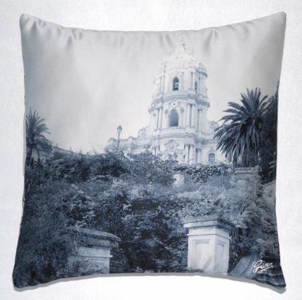 Given's 'Seeing Modica' Cuscino