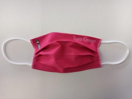 MASCHERINA 'TEAM GROOM' FUCSIA IN COTONE DOPPIO STRATO E POLIESTERE - APRIBILE - NON MEDICA - NON DPI