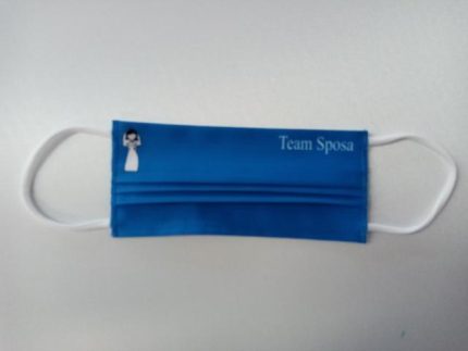 MASCHERINA 'TEAM SPOSA' AZZURRA IN COTONE DOPPIO STRATO E POLIESTERE - APRIBILE - NON MEDICA - NON DPI