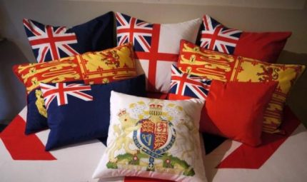 SET DI OTTO CUSCINI "U.K."