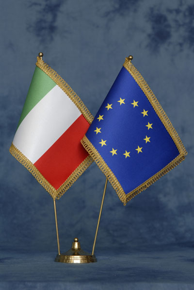 Set Bandierine da tavolo Italia ed U.E. DELUXE completo di stand in ottone dorato