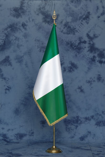 Bandiera Nigeria DELUXE da sala completa di stand in ottone dorato